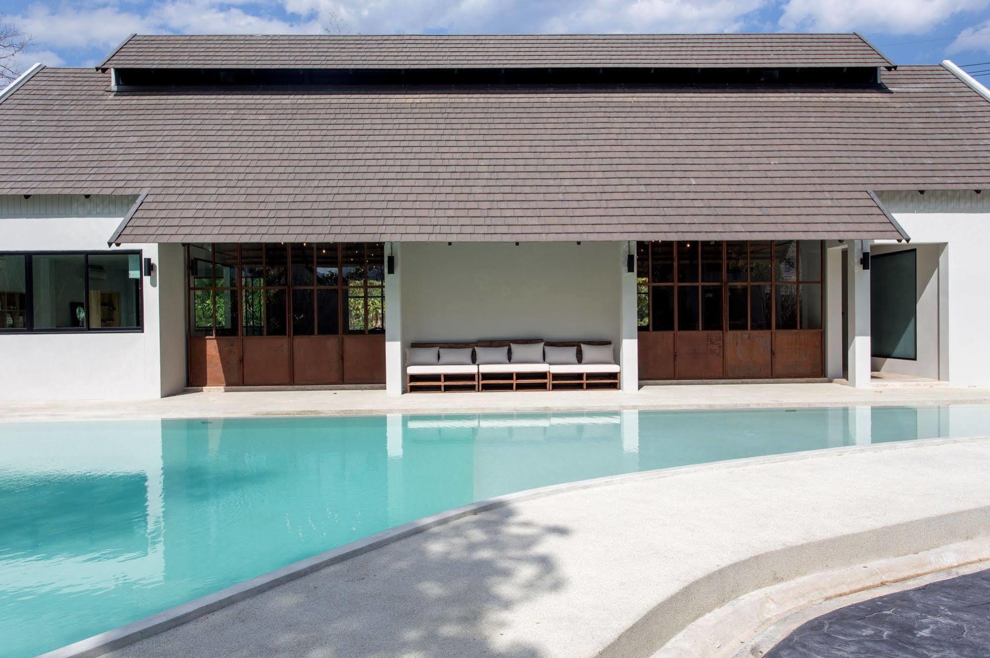 Pawtel Hotell Mae Rim Exteriör bild
